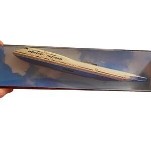 Boeing 747-400 Snap-Together Model Collector Kit Original Box Unopened